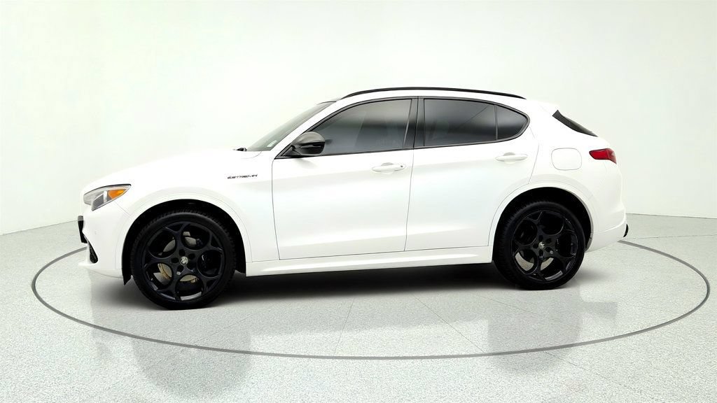 Used 2023 Alfa Romeo Stelvio Estrema AWD/4WD image 8