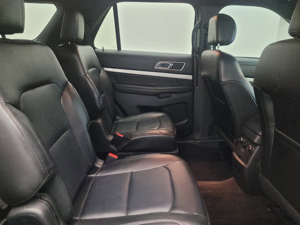 Used 2017 Ford Explorer XLT w/ Equipment Group 202A image 19