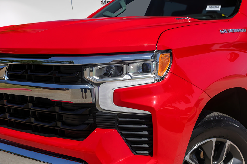 Used 2024 Chevrolet Silverado 1500 LT AWD/4WD image 3