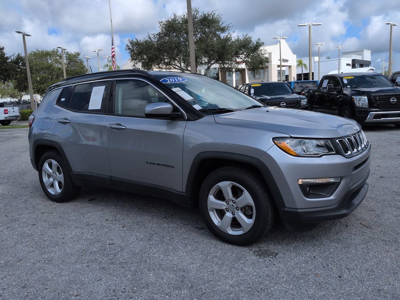 Used 2019 Jeep Compass Latitude FWD image 2