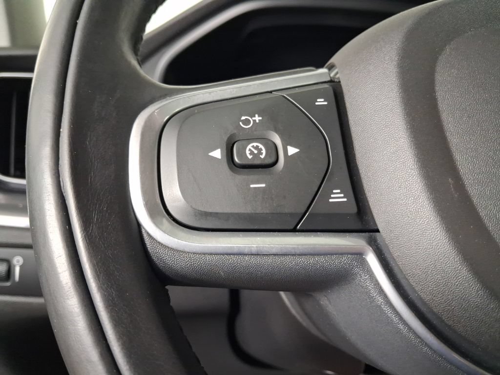 Used 2018 Volvo XC60 T6 Momentum w/ Advanced Package AWD/4WD image 32