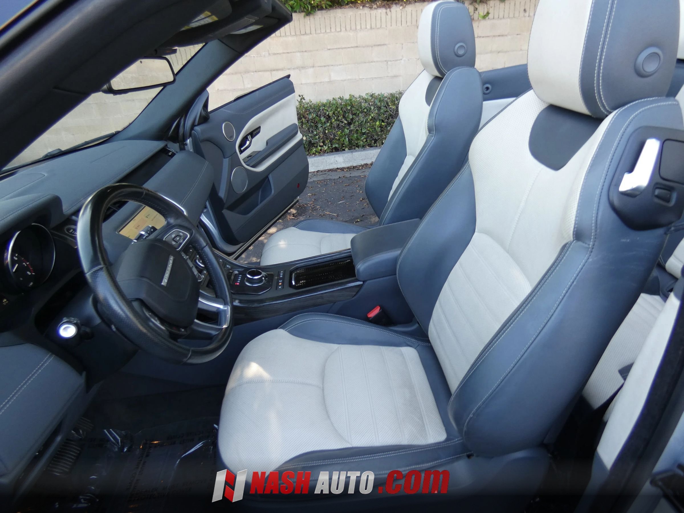 Used 2019 Land Rover Range Rover Evoque SE Dynamic AWD/4WD image 23