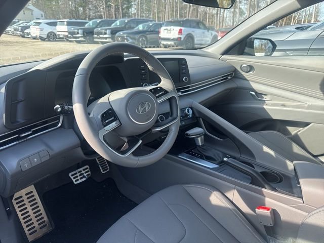 Used 2025 Hyundai Elantra Sport image 11