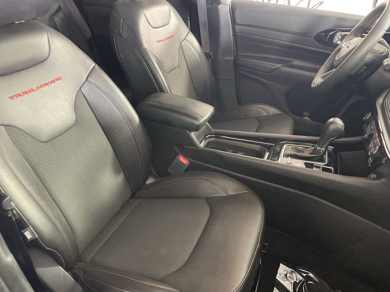 Used 2025 Jeep Compass Trailhawk AWD/4WD image 25