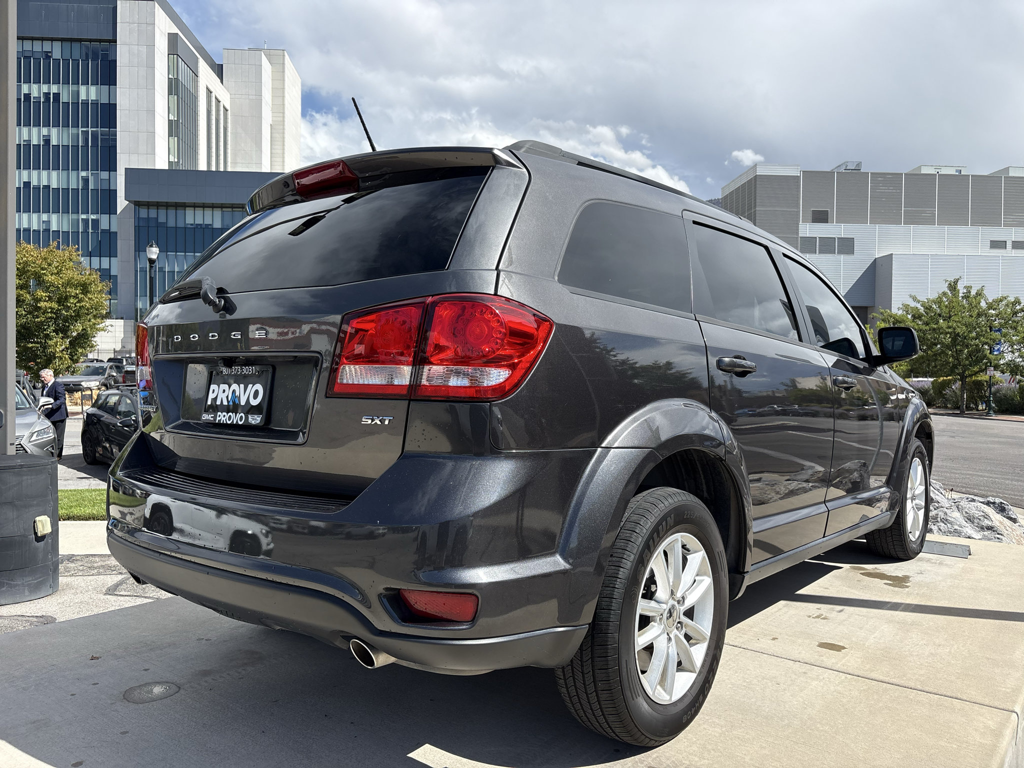 Used 2017 Dodge Journey SXT w/ Premium Group FWD image 4