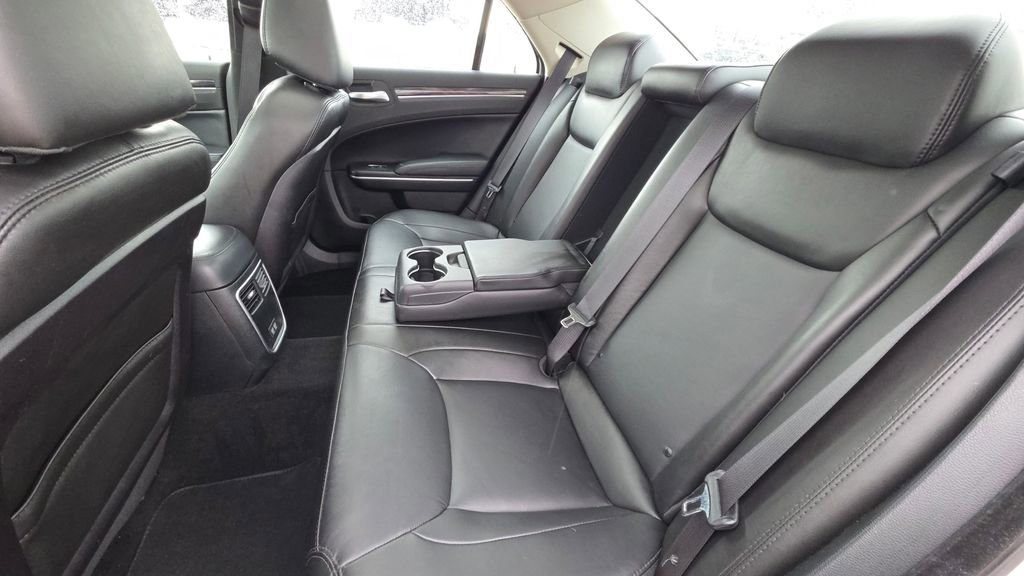 Used 2019 Chrysler 300 Touring w/ Quick Order Package 2EF RWD image 17