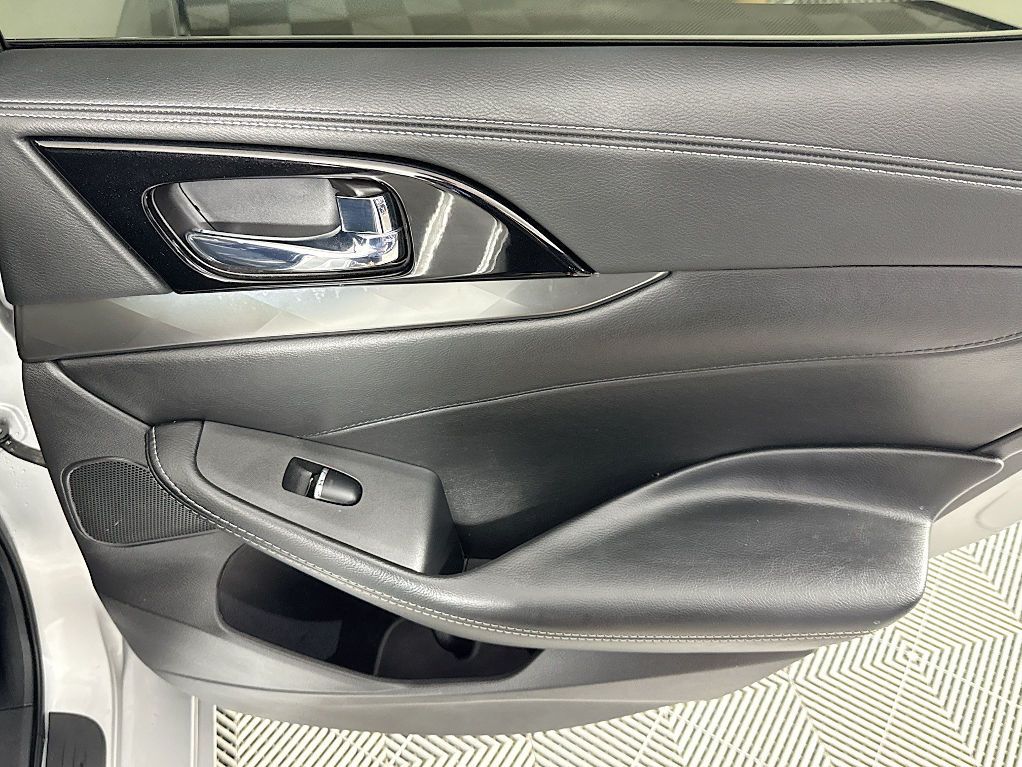 Used 2022 Nissan Maxima SV w/ Floor Mat Group FWD image 26
