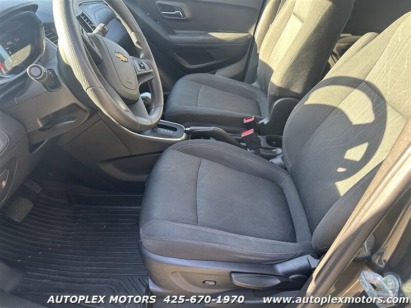 Used 2017 Chevrolet Trax LT w/ Driver Confidence Package AWD/4WD image 25