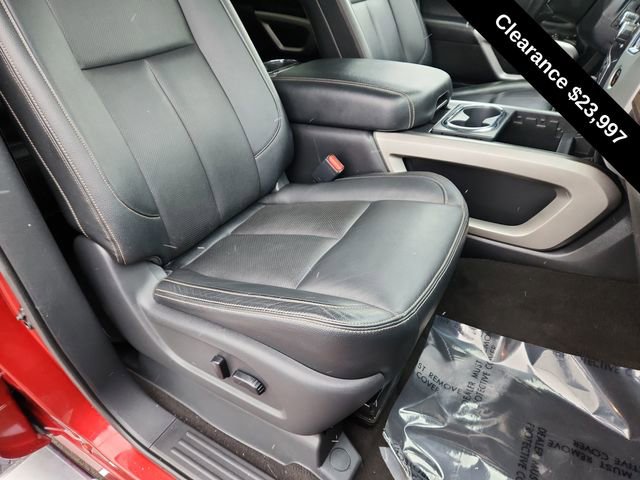 Used 2018 Nissan Titan SL image 22