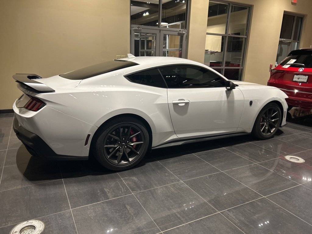 Used 2025 Ford Mustang Dark Horse image 4