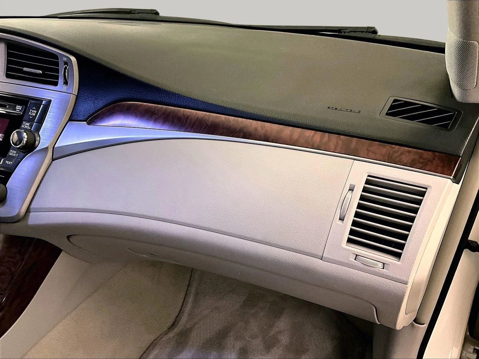 Used 2012 Toyota Avalon FWD image 16