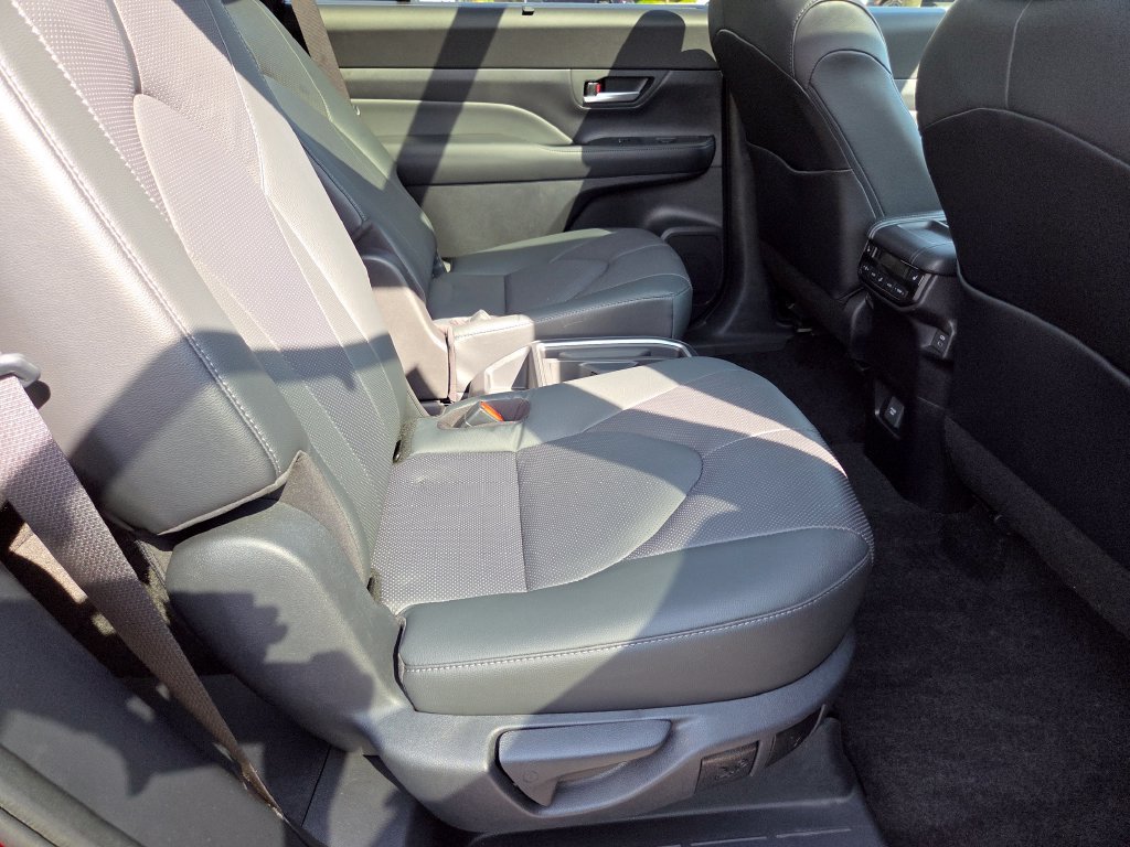 Used 2026 Toyota Grand Highlander AWD image 33