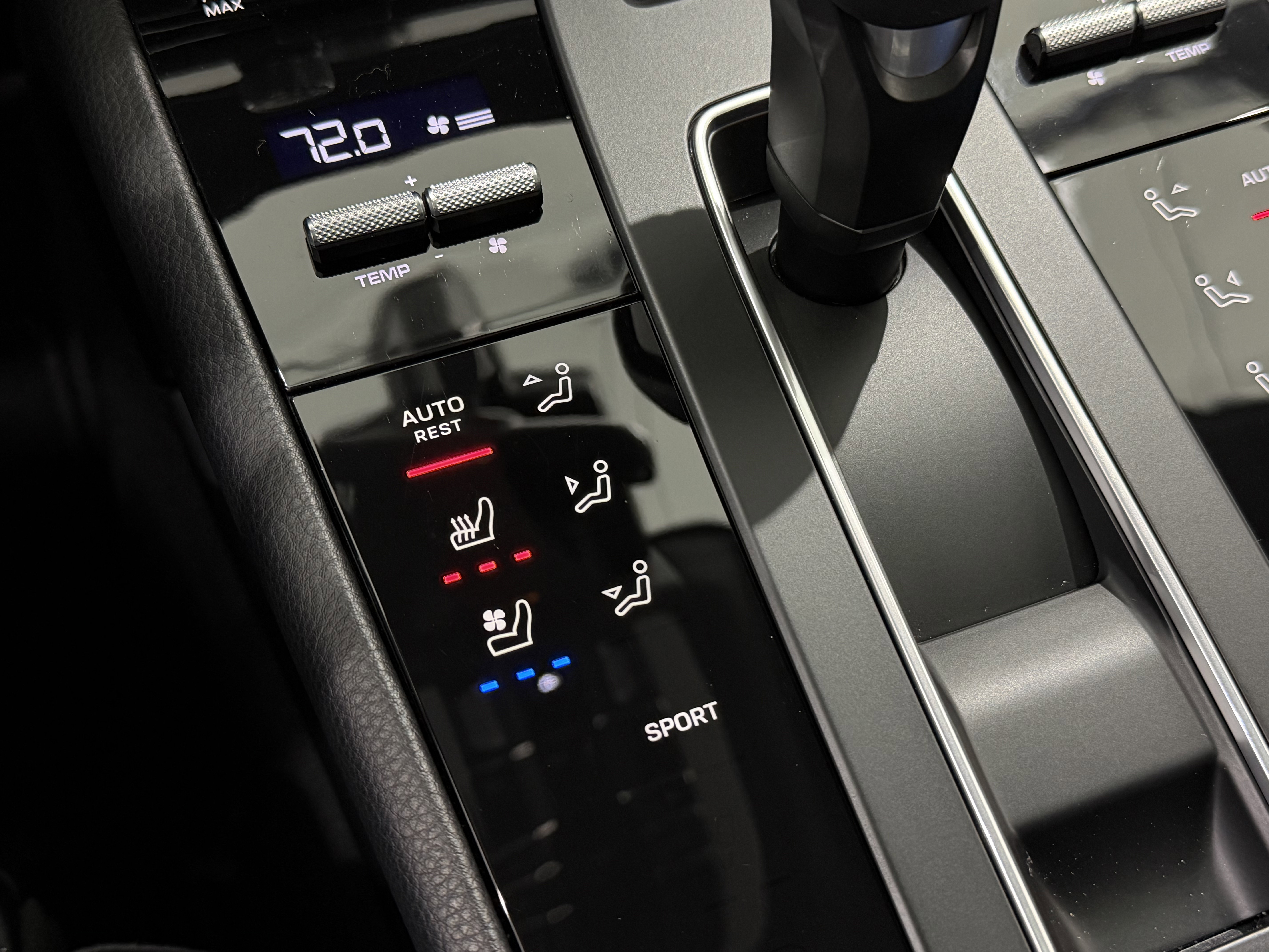 Certified 2025 Porsche Macan image 36