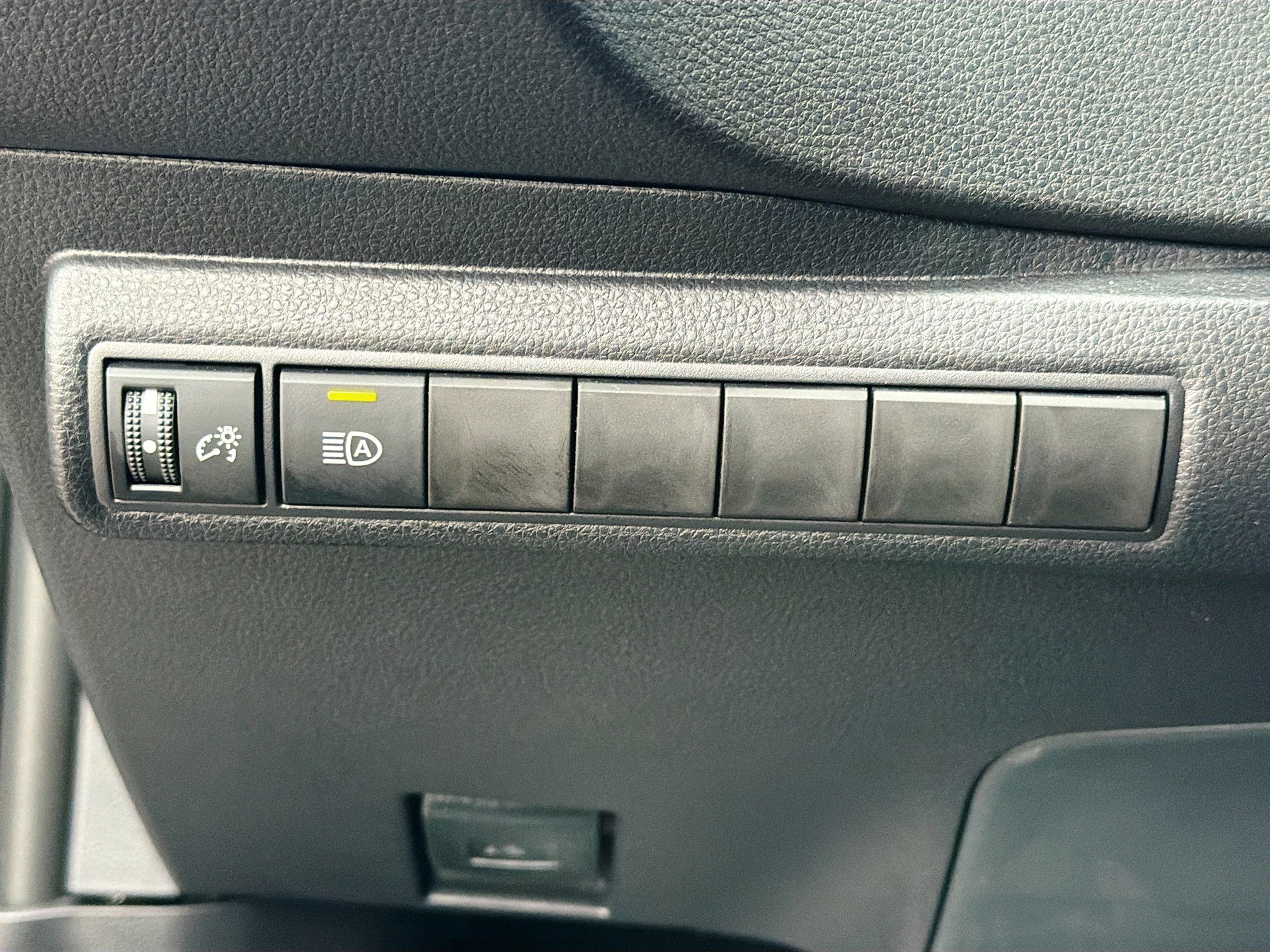 Used 2025 Toyota Corolla LE image 32