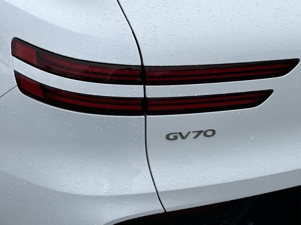 Used 2025 Genesis GV70 3.5T Sport AWD/4WD image 13