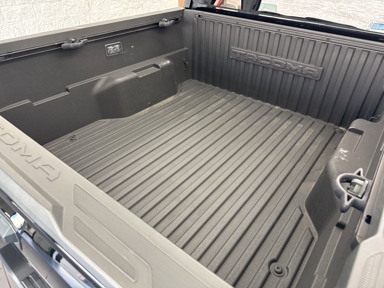 Certified 2024 Toyota Tacoma TRD Off-Road image 9