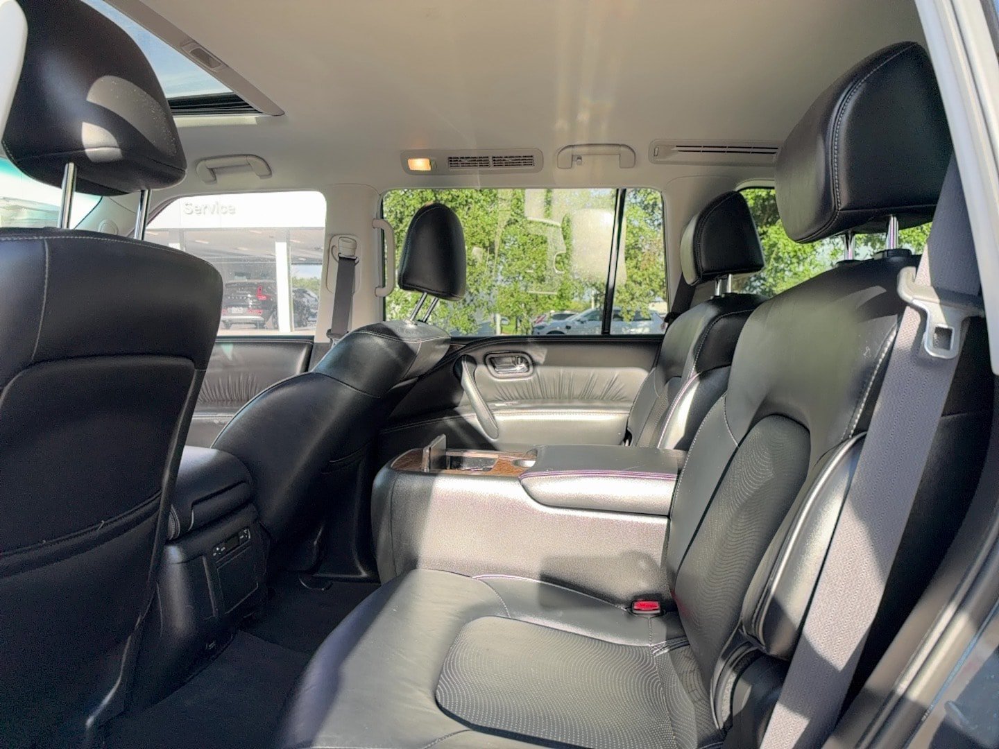 Used 2017 INFINITI QX80 2WD w/ Driver Assistance Package image 16