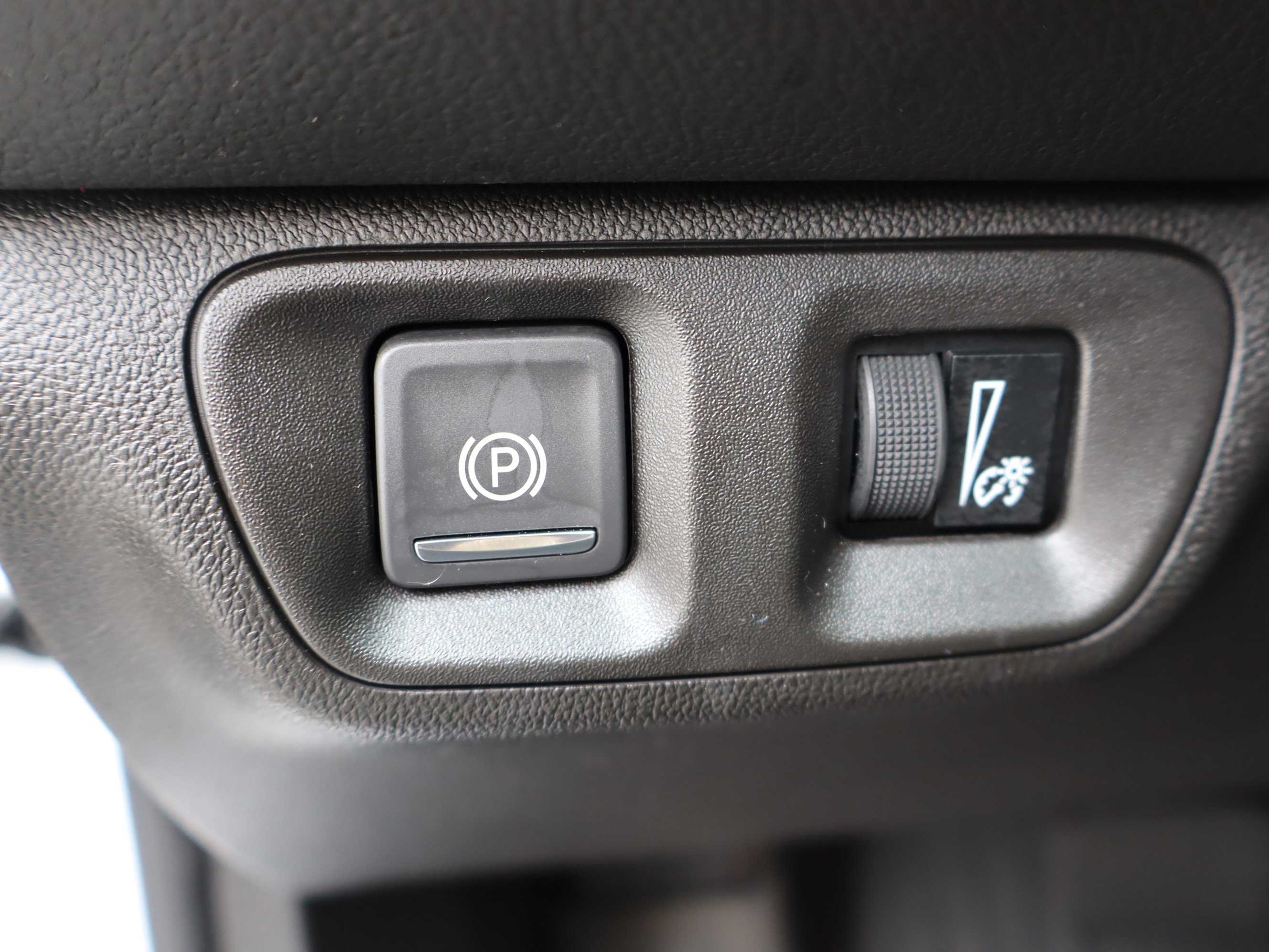 Certified 2023 GMC Acadia SLE w/ Driver Convenience Package image 18