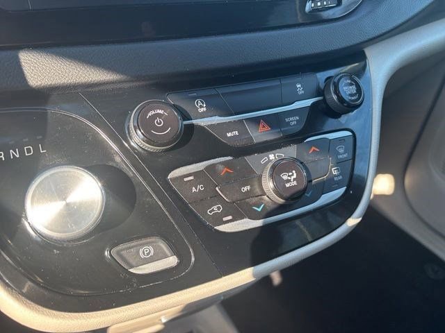 Used 2023 Chrysler Voyager LX image 22