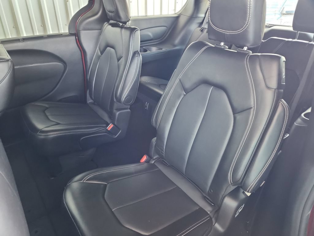 Used 2025 Chrysler Pacifica Select FWD image 35