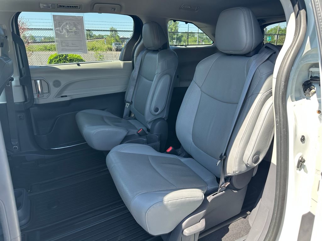Used 2021 Toyota Sienna Limited AWD/4WD image 12