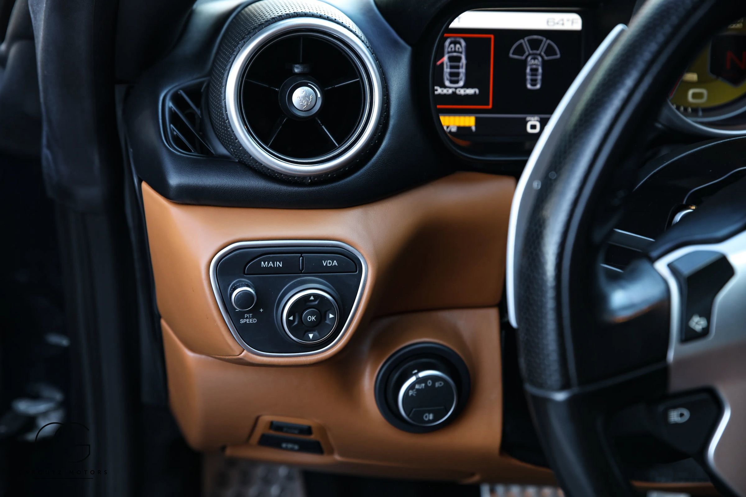 Used 2016 Ferrari California T RWD image 8