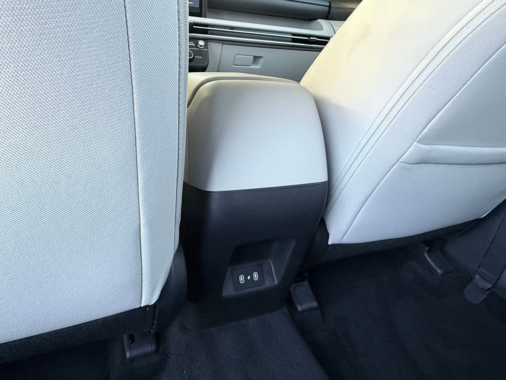 Used 2025 Hyundai Tucson SE image 27