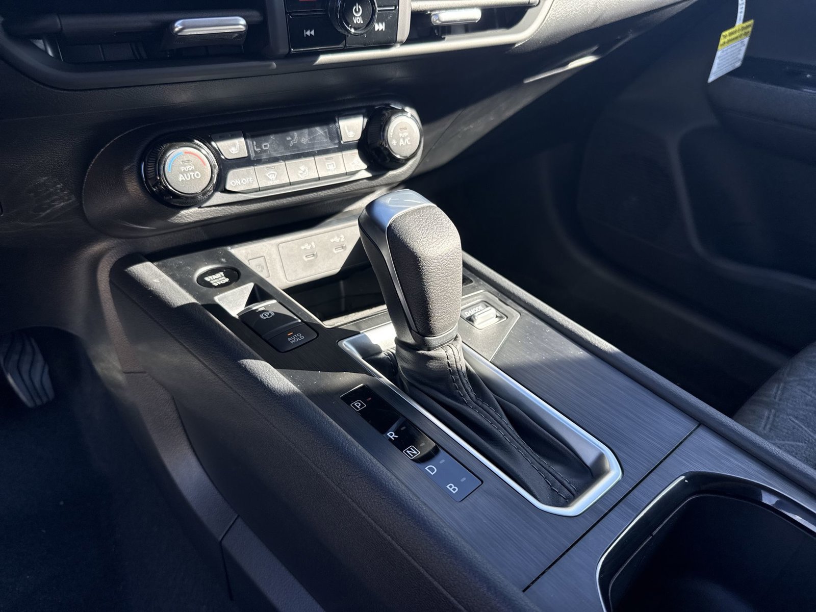 New 2027 Nissan Kicks SV AWD/4WD image 31