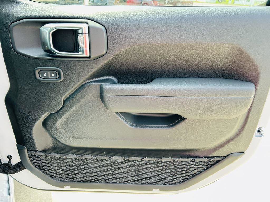 New 2025 Jeep Gladiator Sport image 30