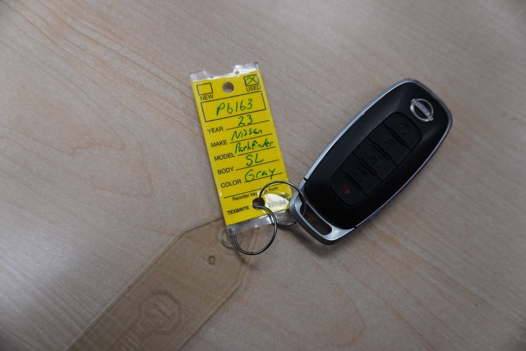 Used 2023 Nissan Pathfinder SL image 30