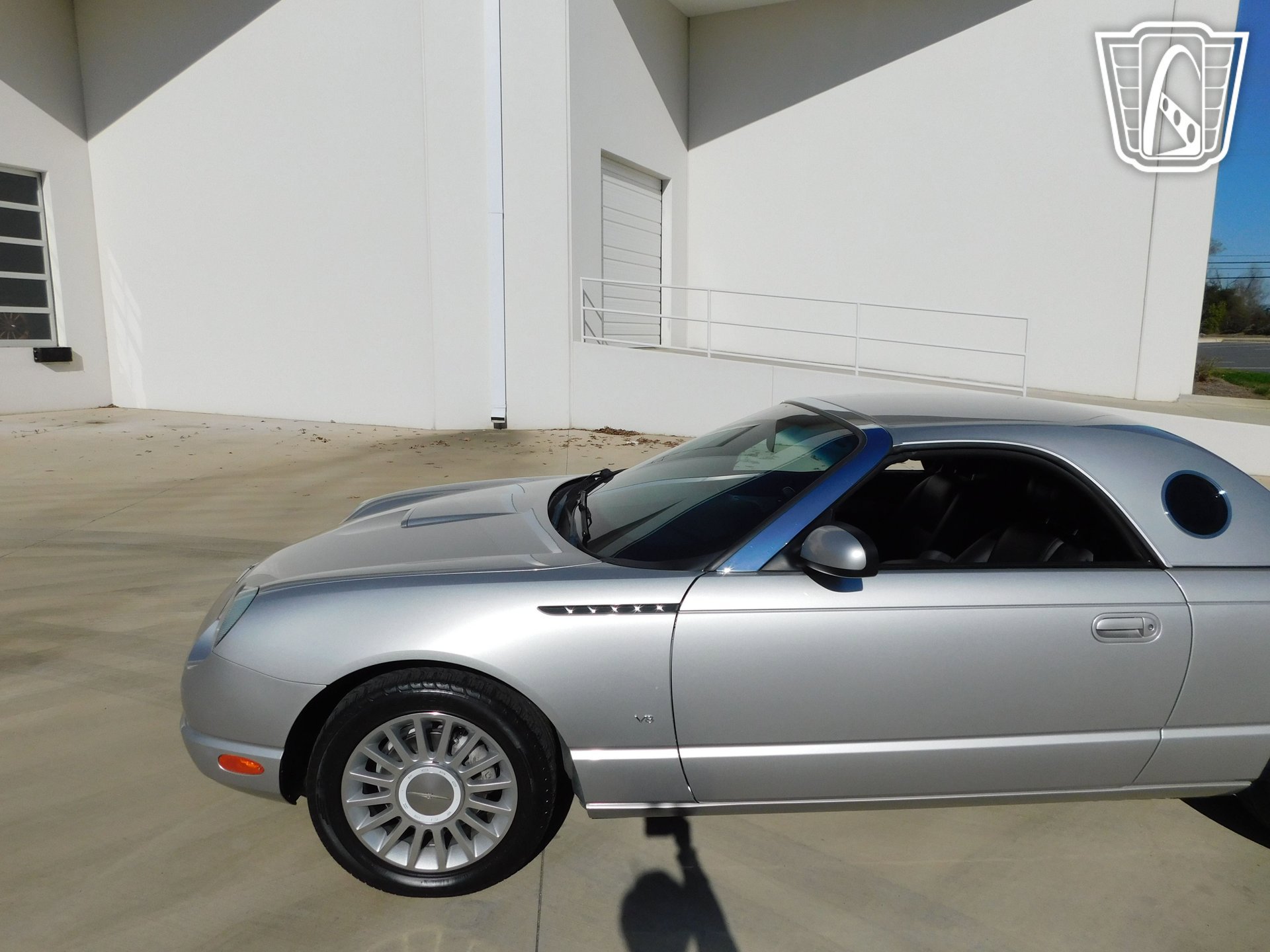 Used 2004 Ford Thunderbird image 11