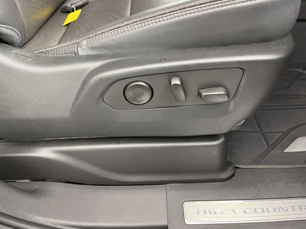 Certified 2022 Chevrolet Tahoe High Country AWD/4WD image 9