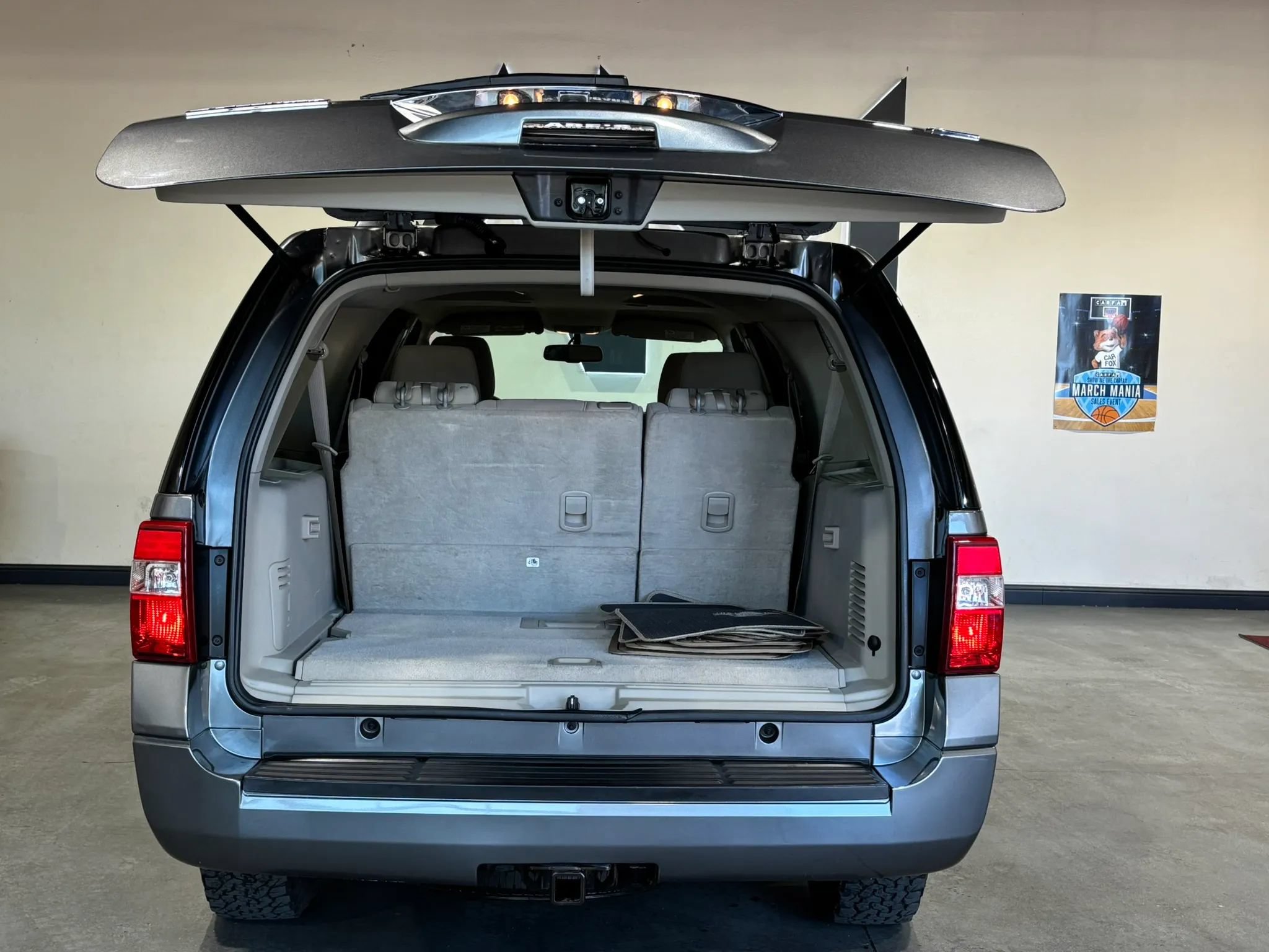 Used 2010 Ford Expedition EL XLT AWD/4WD image 6