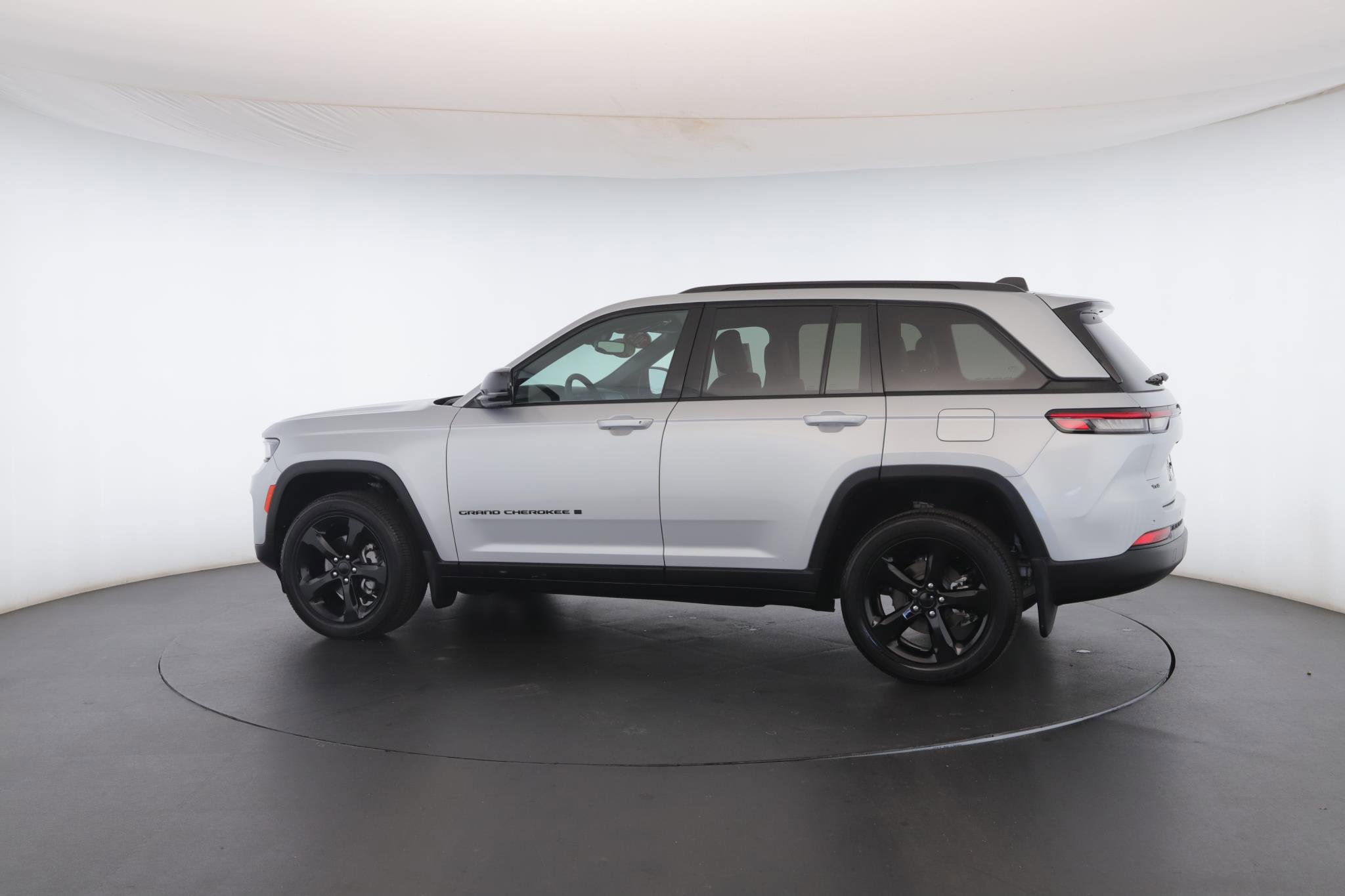 Used 2024 Jeep Grand Cherokee Altitude image 22