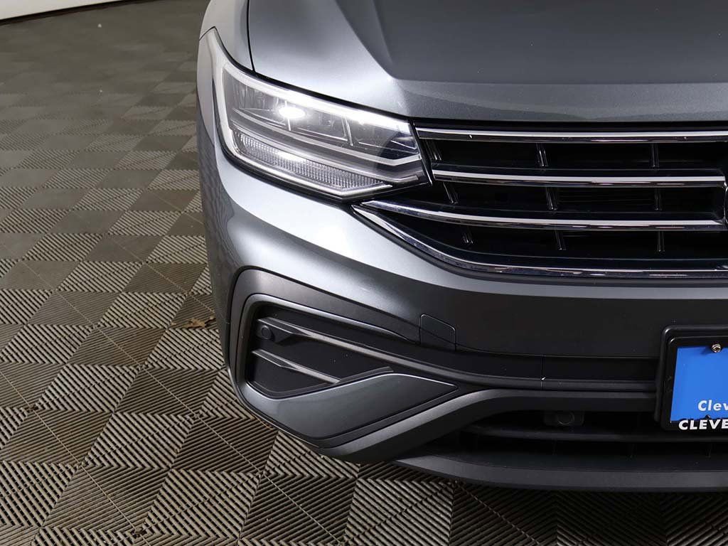 Used 2023 Volkswagen Tiguan SE w/ Panoramic Sunroof Package image 14