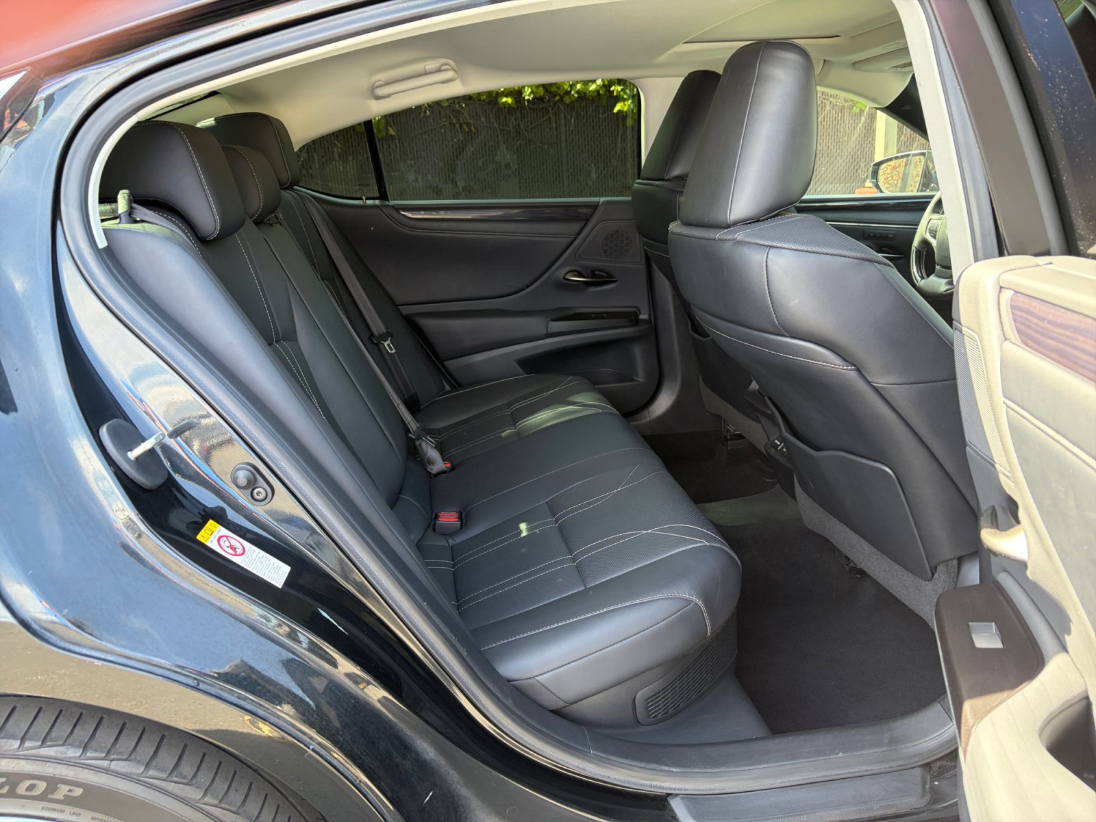 Used 2019 Lexus ES 300h w/ Accessory Package 2 FWD image 27