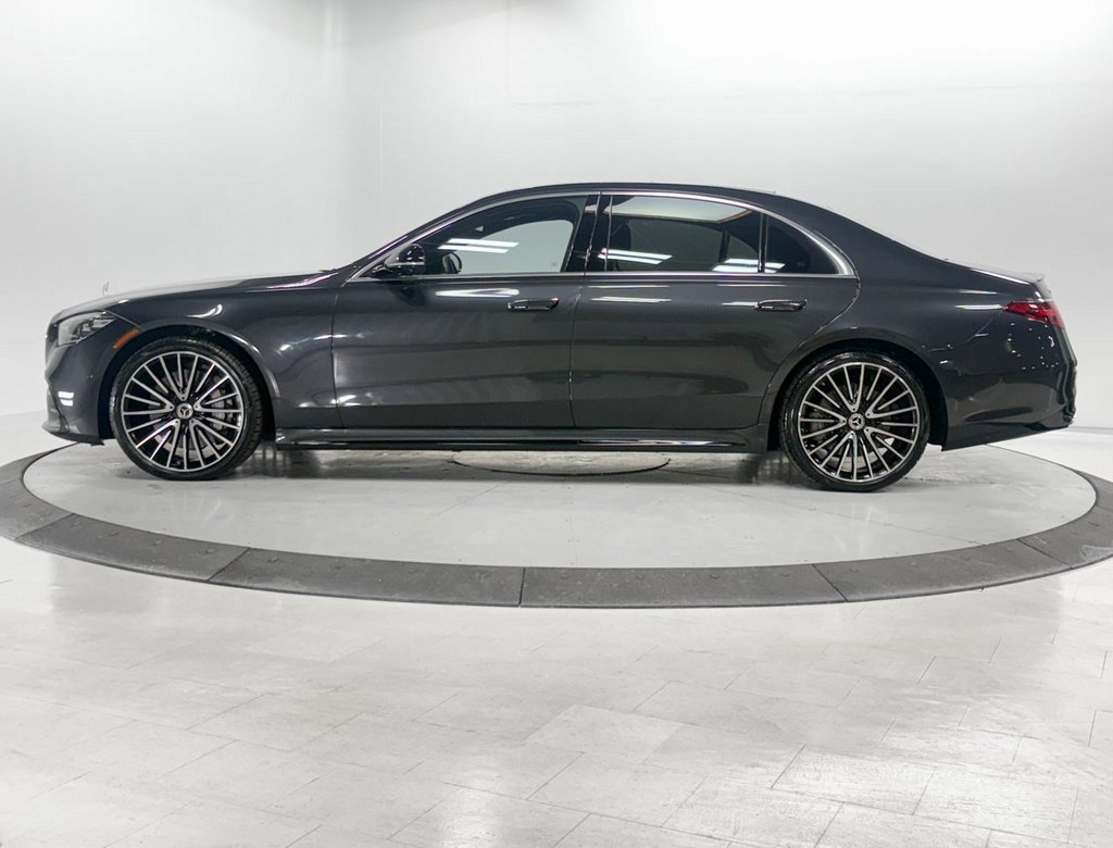 Used 2022 Mercedes-Benz S 580 4MATIC Sedan w/ AMG Line Package image 4