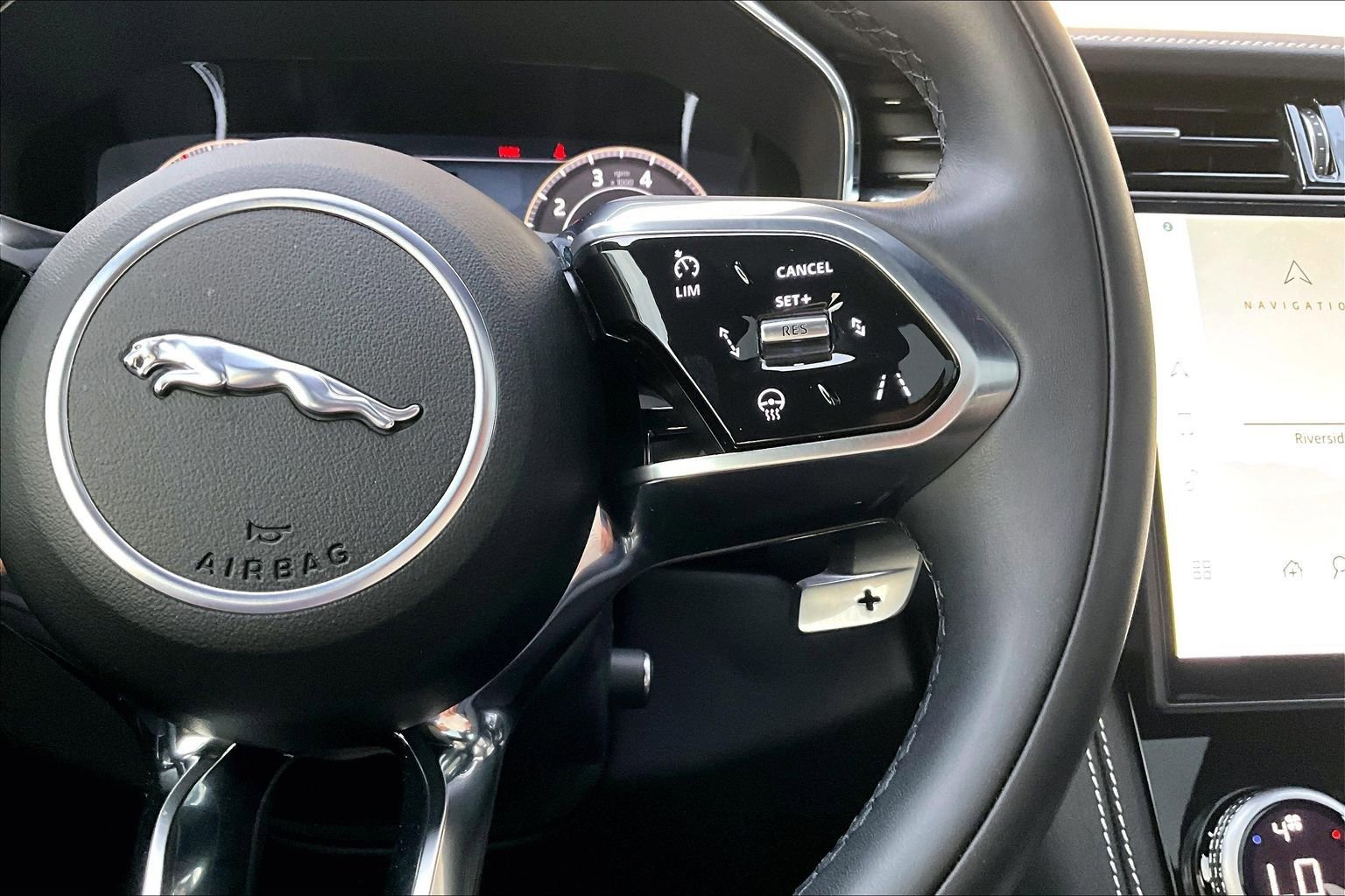 Used 2026 Jaguar F-PACE R-Dynamic S image 19