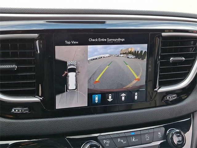 Used 2020 Chrysler Pacifica Touring-L image 19