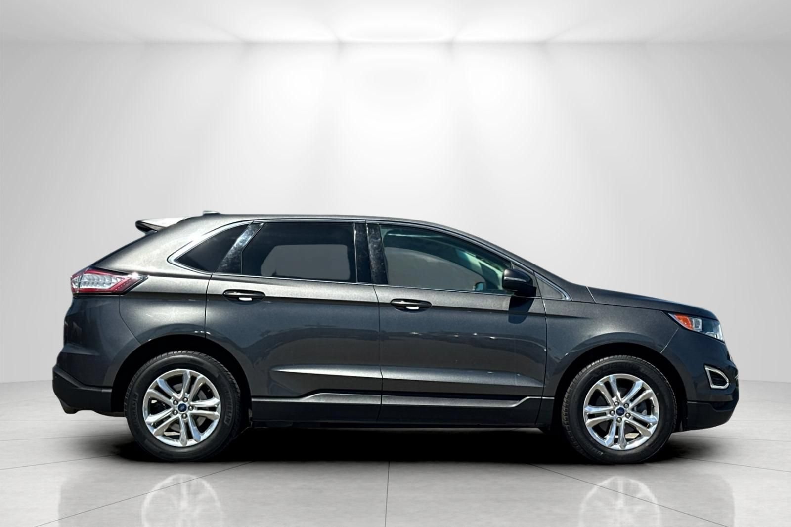 Used 2016 Ford Edge SEL w/ Equipment Group 201A FWD image 2