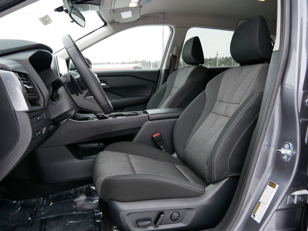 Used 2025 Nissan Rogue SV AWD/4WD image 14