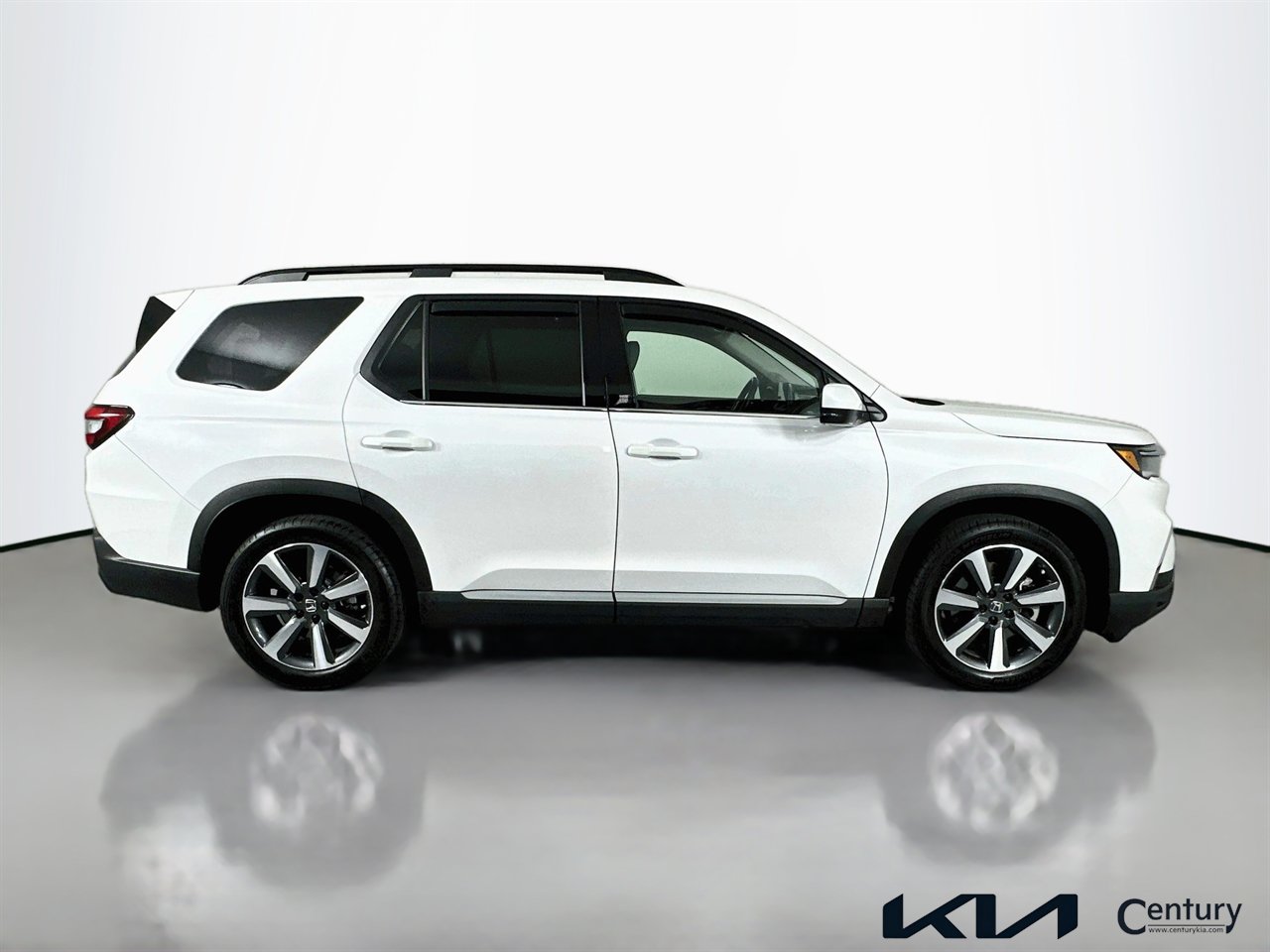 Used 2023 Honda Pilot Touring image 4