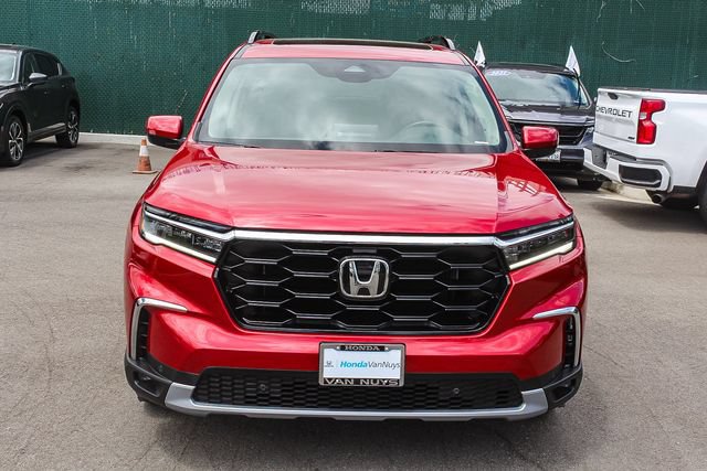 Used 2025 Honda Pilot Touring image 2
