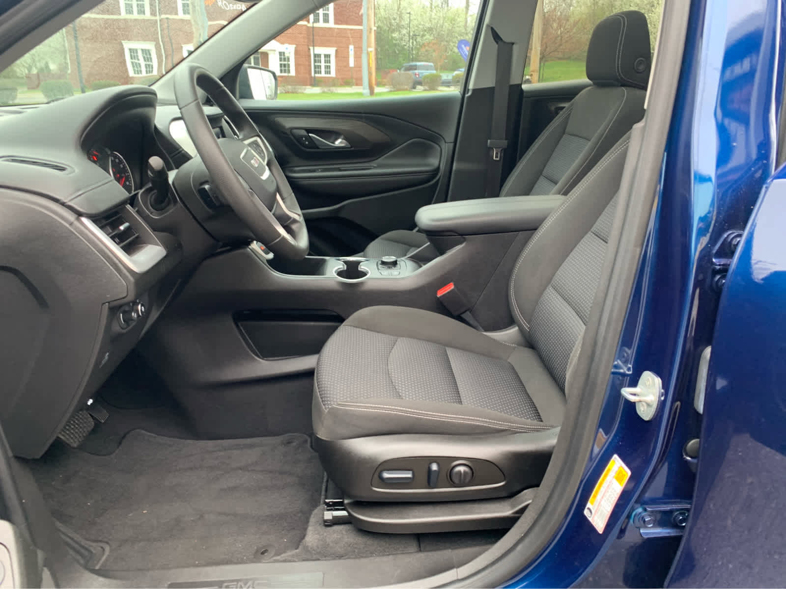 Used 2022 GMC Terrain SLE w/ Driver Convenience Package image 11