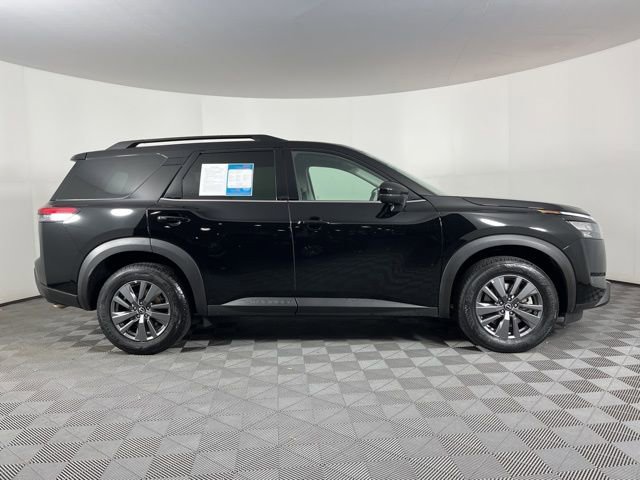 Used 2024 Nissan Pathfinder SV image 11