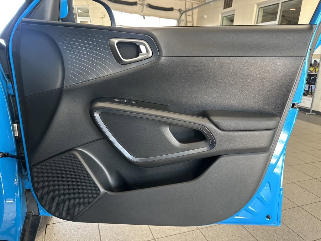 Used 2025 Kia Soul EX FWD image 23