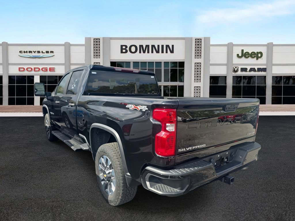 Used 2024 Chevrolet Silverado 2500 Custom w/ Custom Value Package image 3