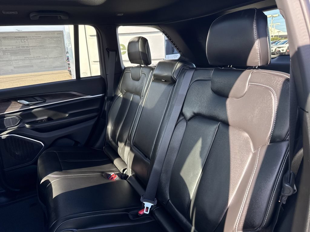 New 2026 Jeep Grand Cherokee Limited w/ Limited Altitude Package AWD/4WD image 17