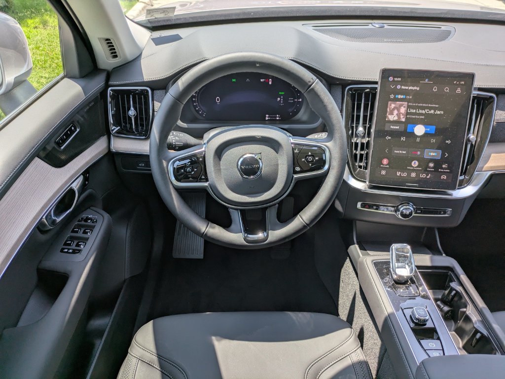 New 2026 Volvo XC90 T8 Plus w/ Protection Package Premier AWD/4WD image 15