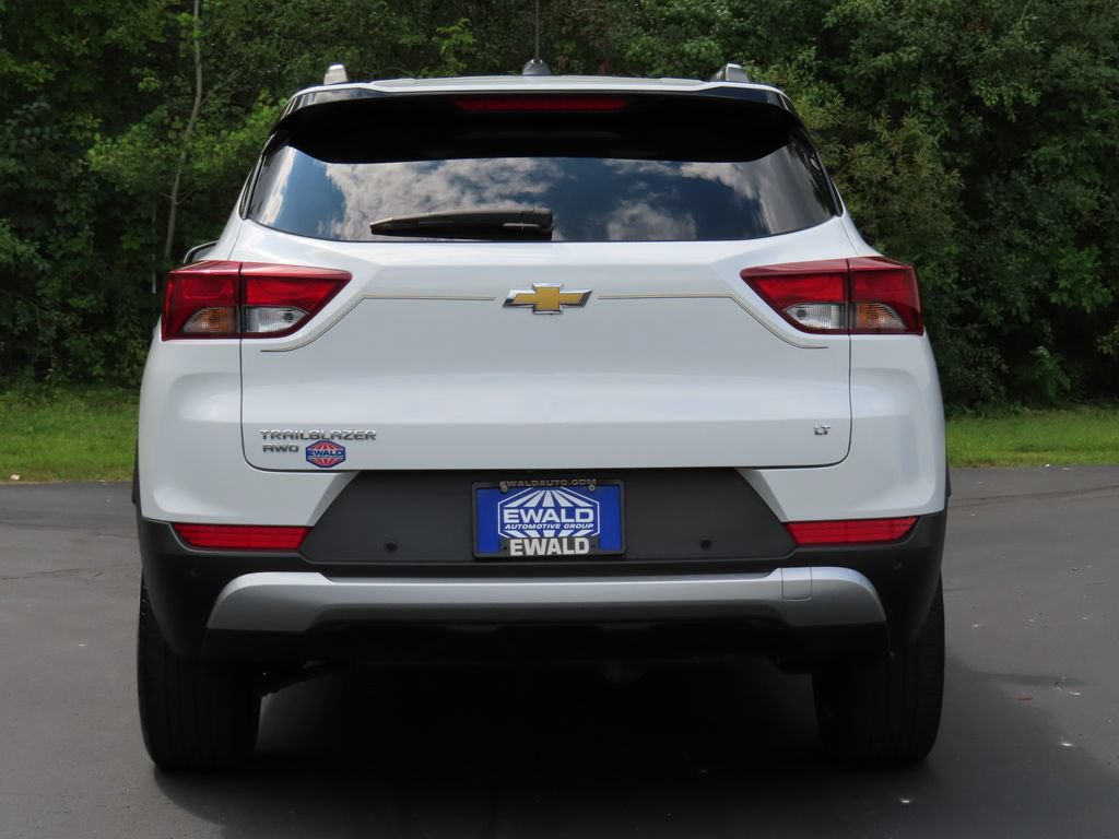 Certified 2024 Chevrolet TrailBlazer LT w/ LT Cold Weather Package AWD/4WD image 14
